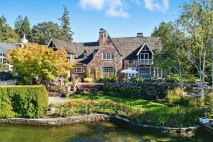 Lake Oswego beautiful residential area